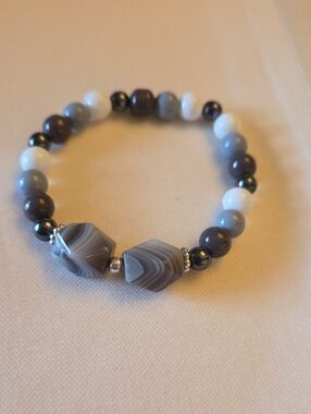 Gray and White Beaded Stretch Bracelet with Faceted Gray Agate Accent